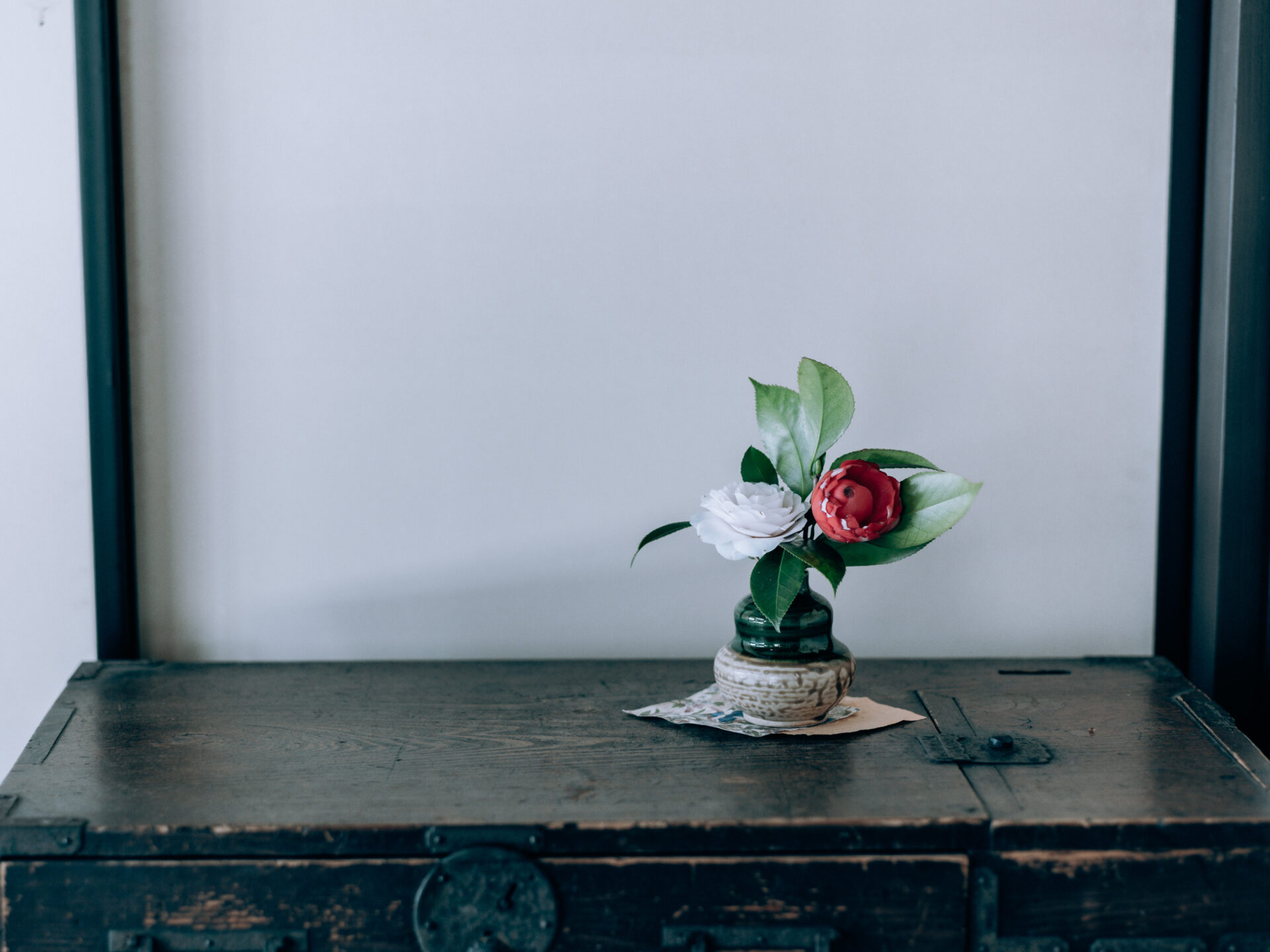 GFX50S II / MAMIYA 80/f1.9 / Flowers, Nara, Nara-machi, Traditional Japanese House